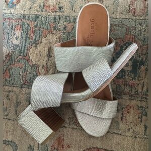 GENTLE SOULS by Kenneth Cole Silver Metallic Block Heel Sandals Size 9.5